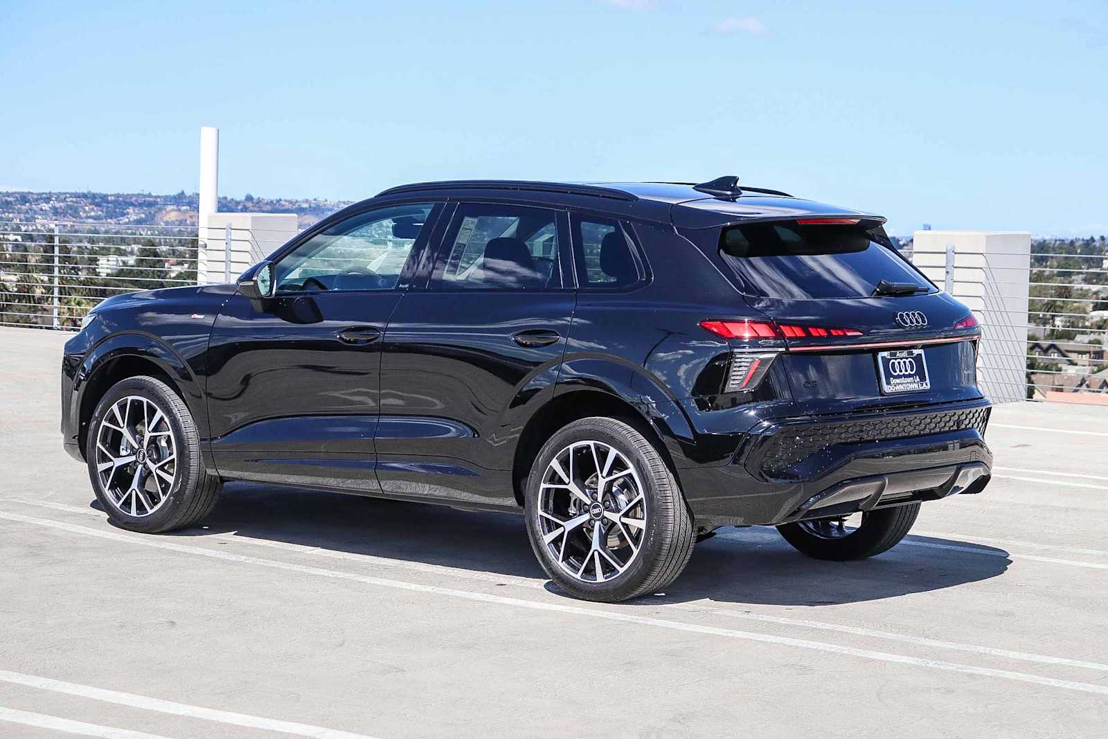 Thumbnail: 2026 Audi Q3 - 6