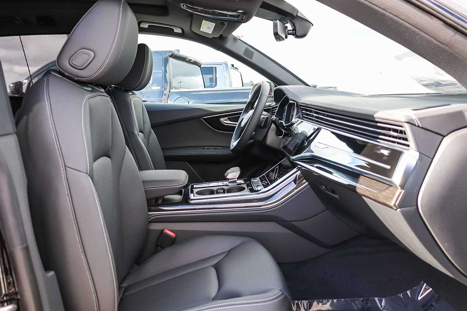 Thumbnail: 2026 Audi Q8 - 23