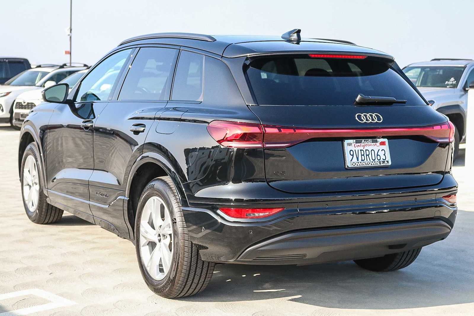 Thumbnail: 2025 Audi Q6 e-tron - 9