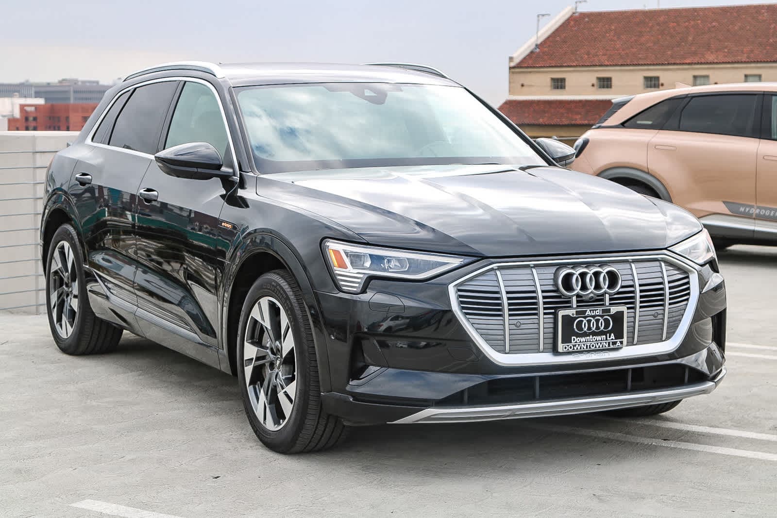 Thumbnail: 2022 Audi e-tron - 3