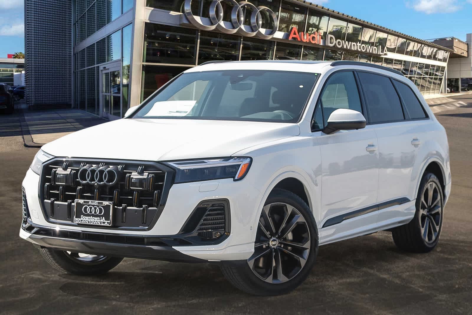 Thumbnail: 2025 Audi Q7 - 1