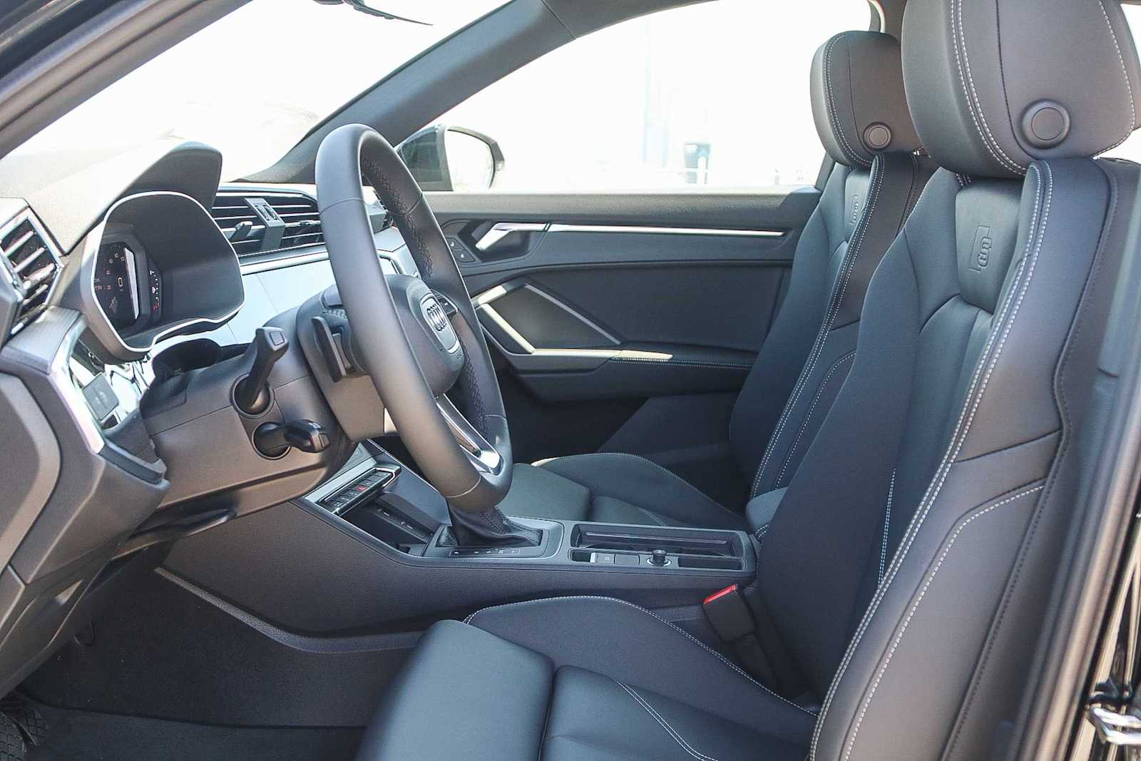 Thumbnail: 2025 Audi Q3 - 17