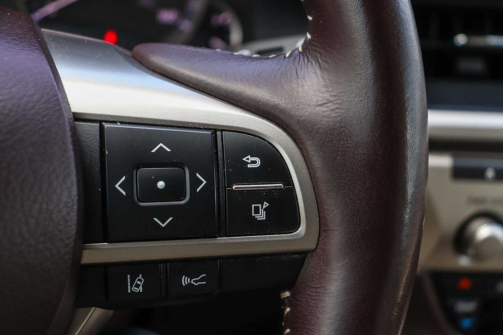 Thumbnail: 2016 Lexus ES - 20