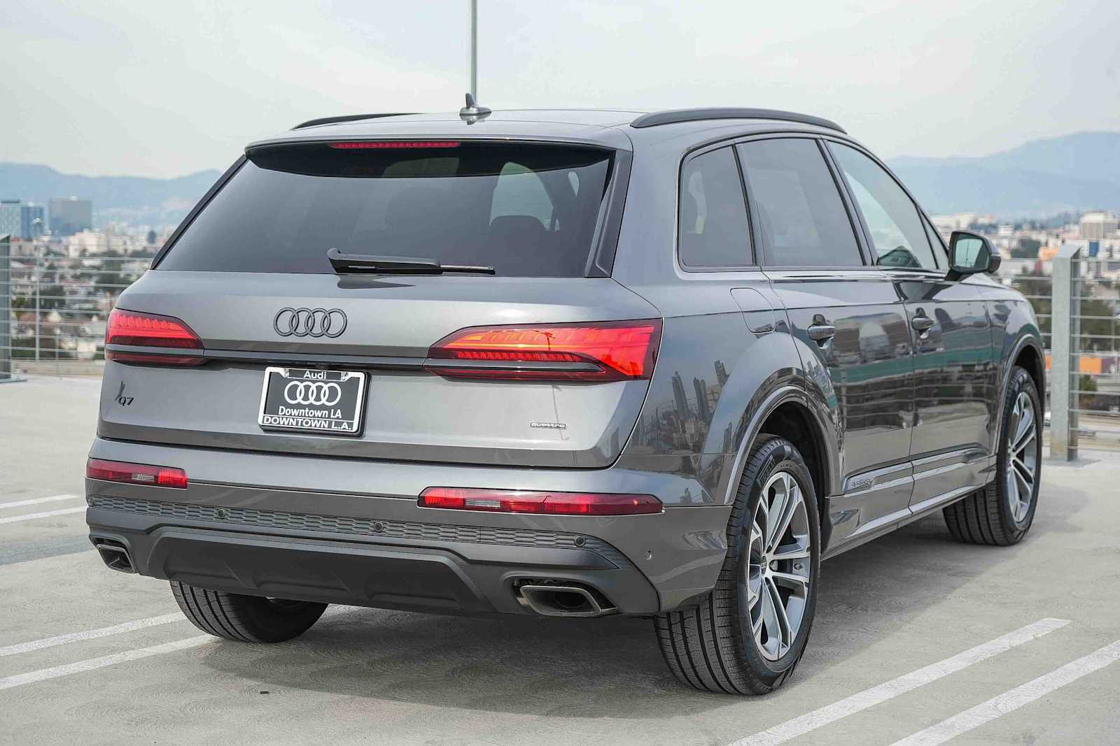 Thumbnail: 2026 Audi Q7 - 7