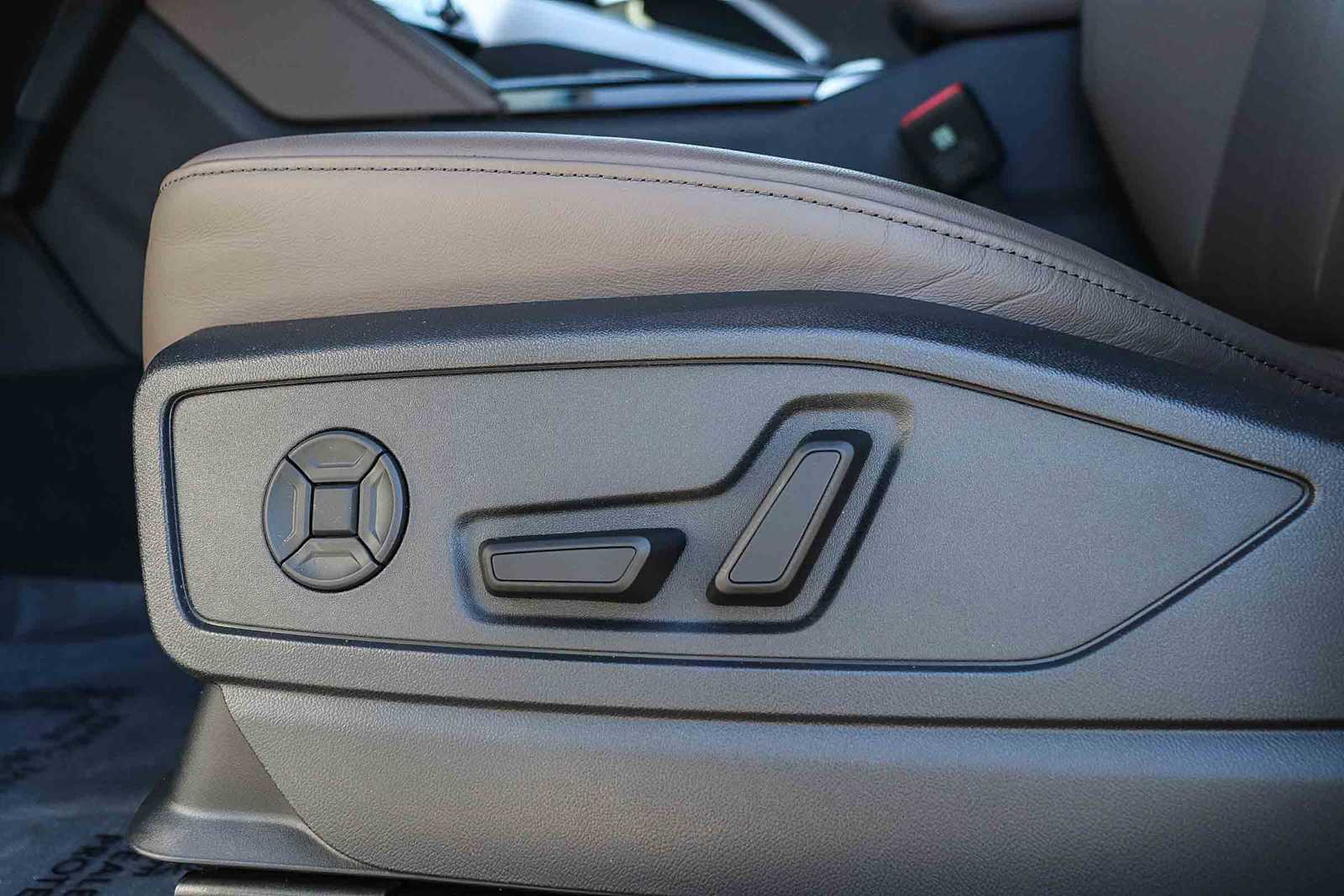 Thumbnail: 2025 Audi Q5 - 25