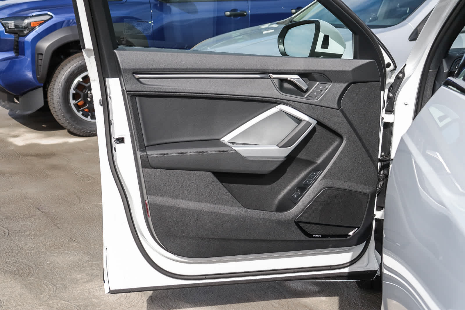 Thumbnail: 2025 Audi Q3 - 30