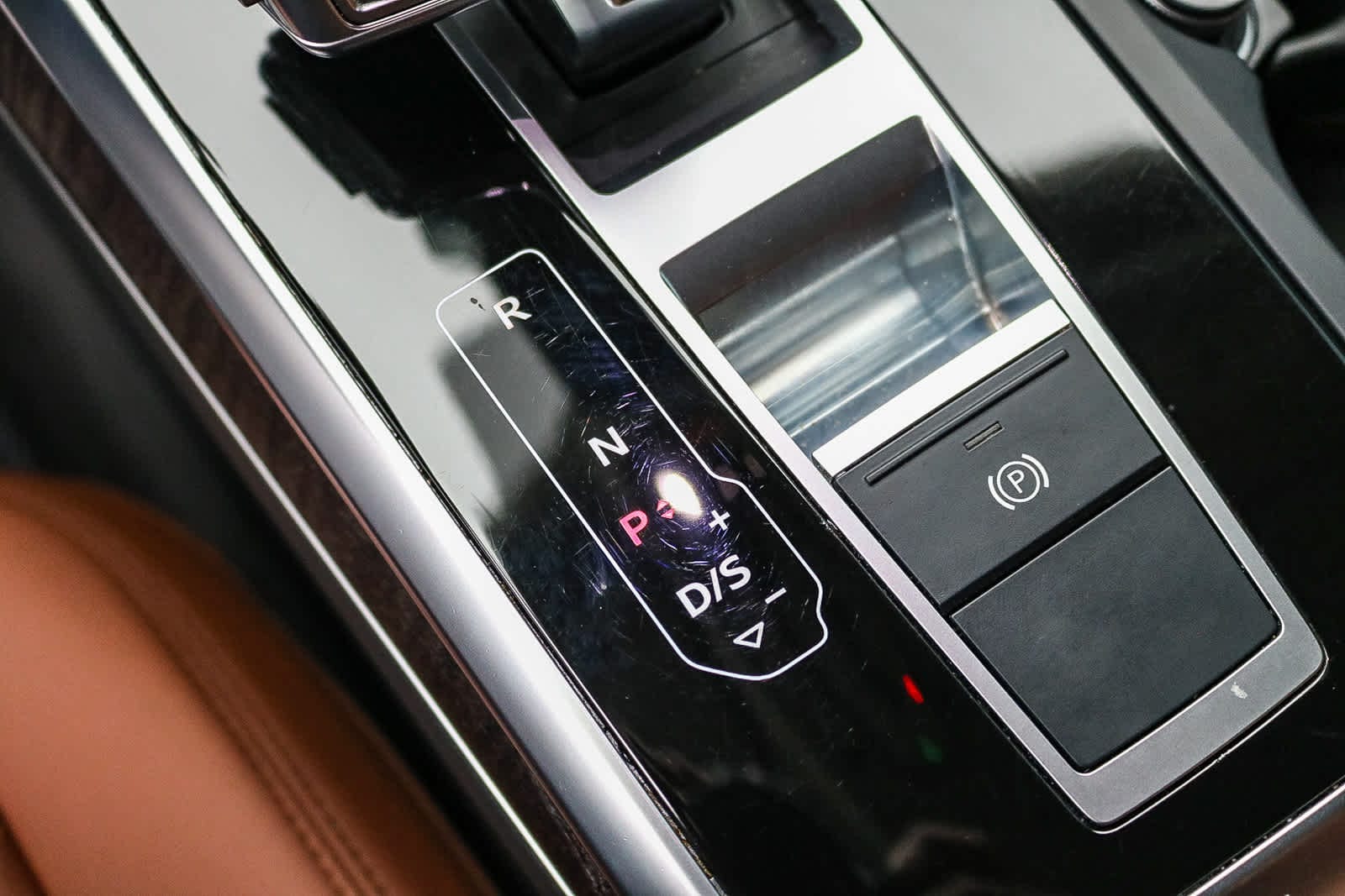 Thumbnail: 2023 Audi Q8 - 28