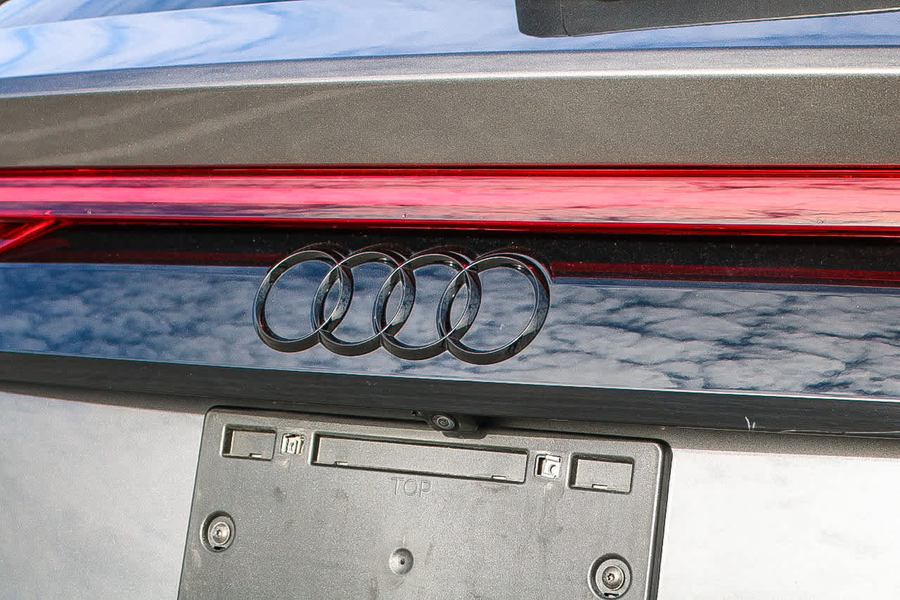 Thumbnail: 2022 Audi Q8 - 12