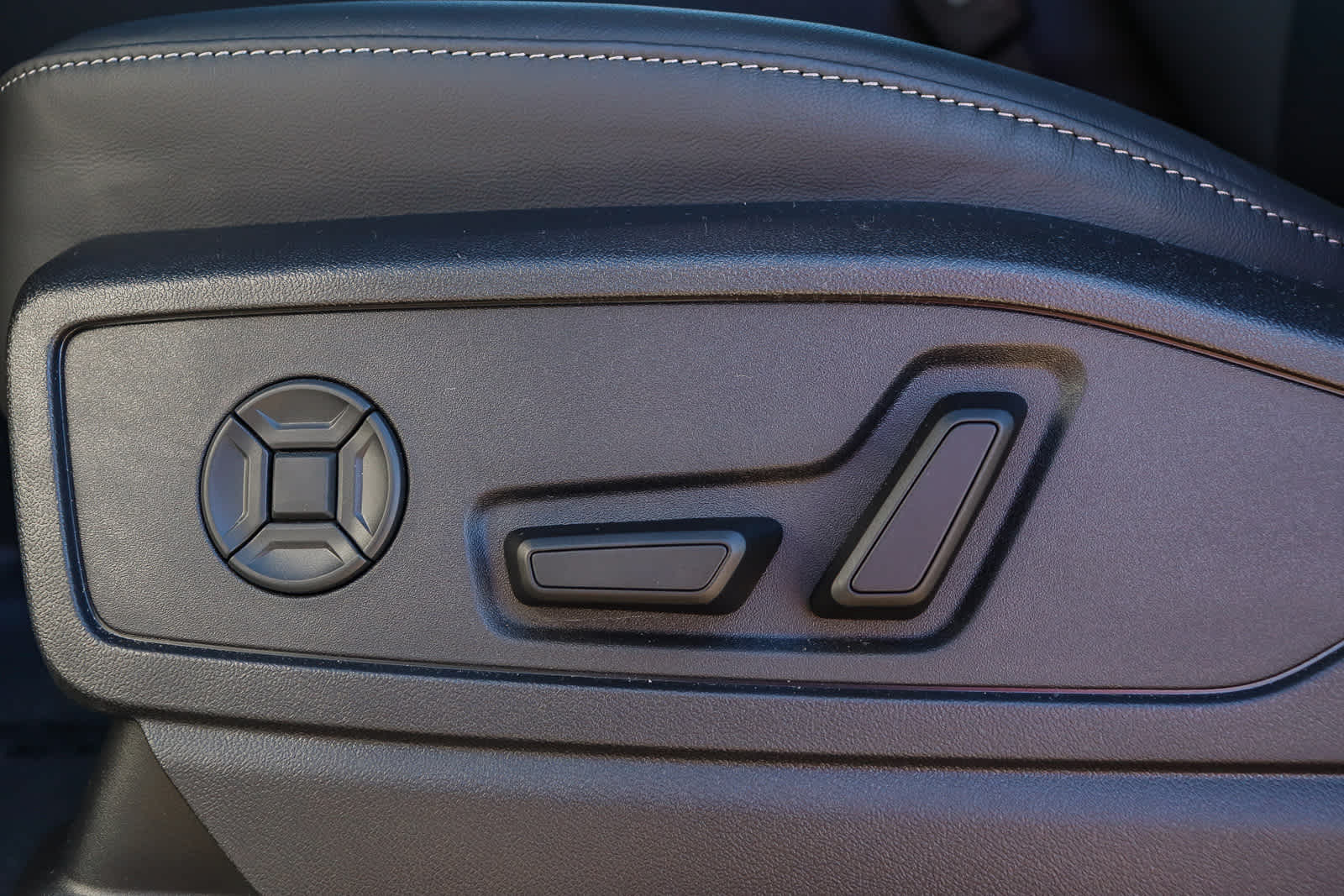 Thumbnail: 2025 Audi Q5 - 25