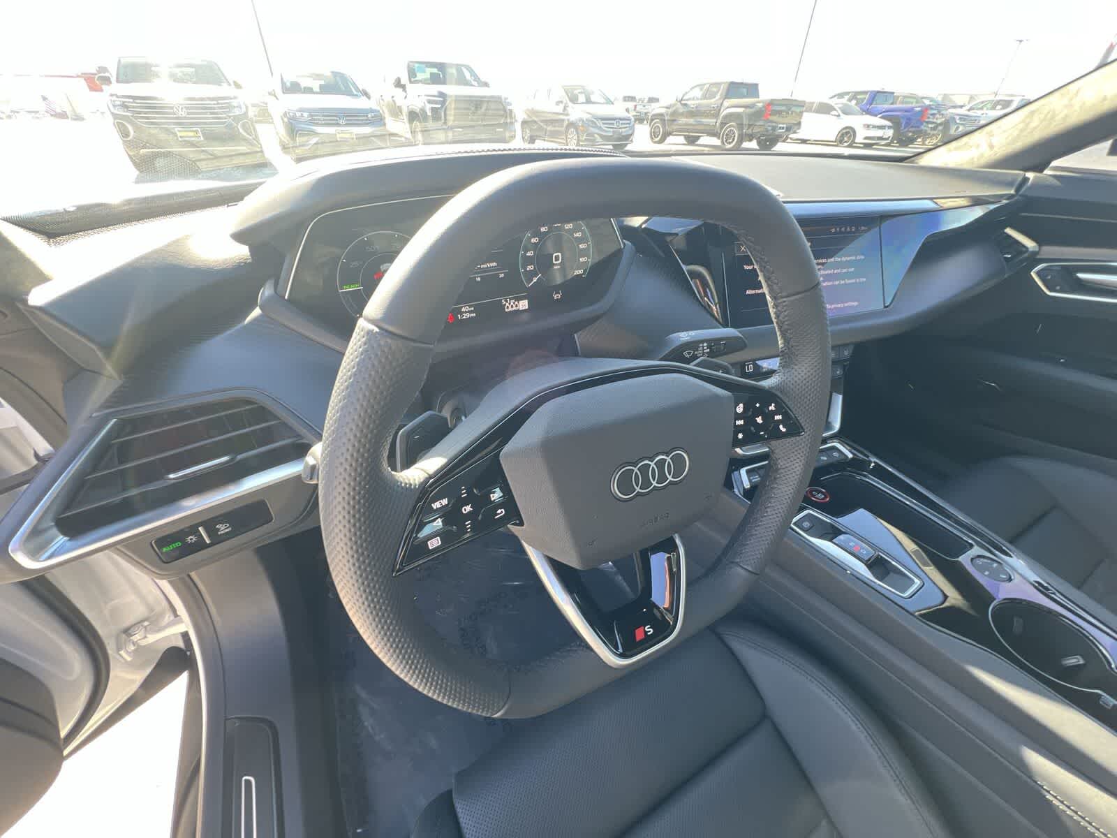 Thumbnail: 2025 Audi e-tron GT - 2