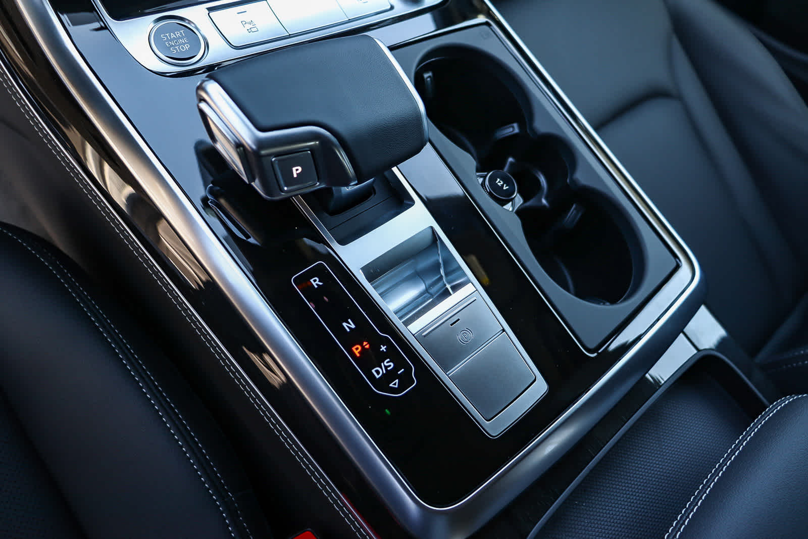 Thumbnail: 2026 Audi Q8 - 25