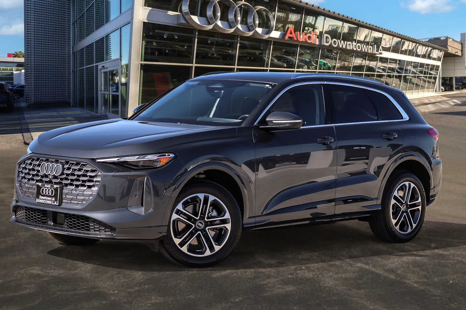 Thumbnail: 2025 Audi Q5 - 1