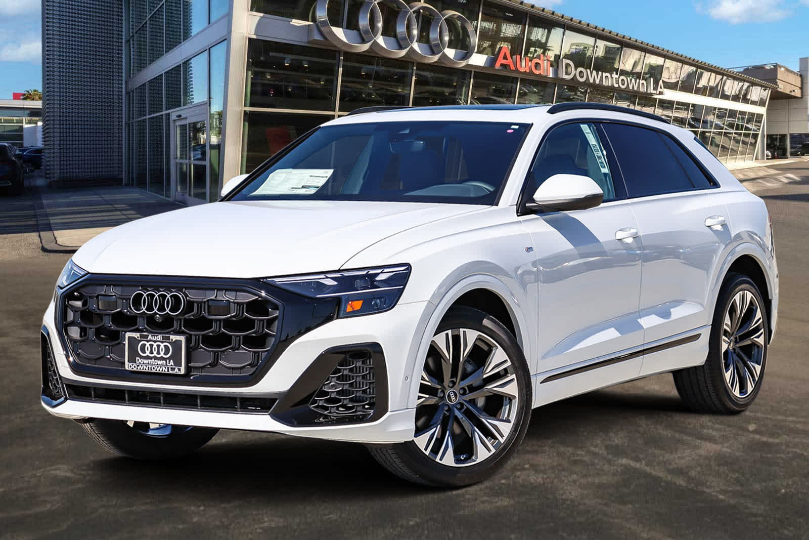 Thumbnail: 2026 Audi Q8 - 1