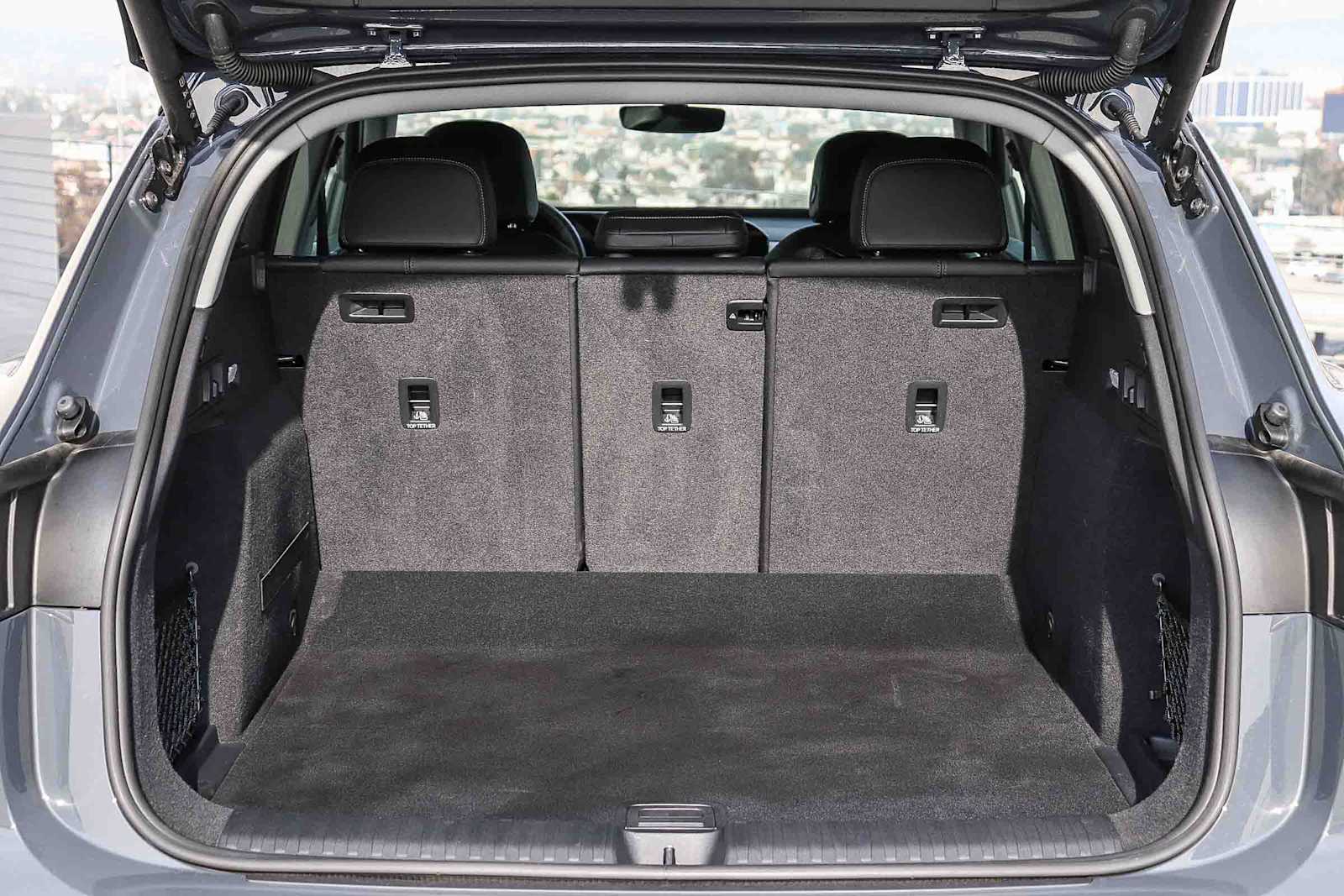 Thumbnail: 2025 Audi Q6 e-tron - 35