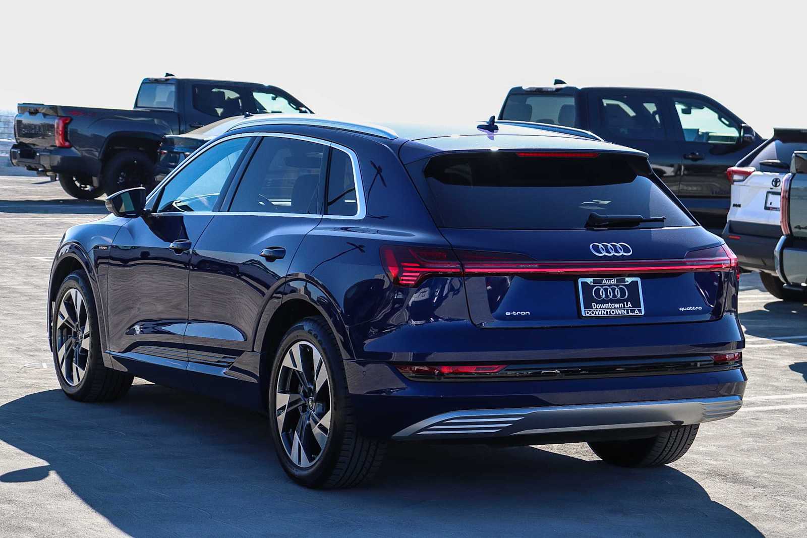 Thumbnail: 2022 Audi e-tron - 6