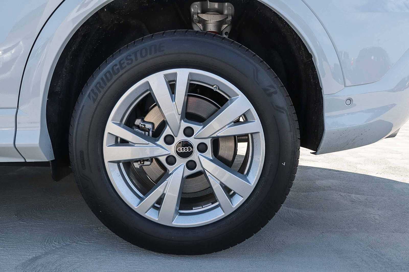 Thumbnail: 2025 Audi Q5 - 13