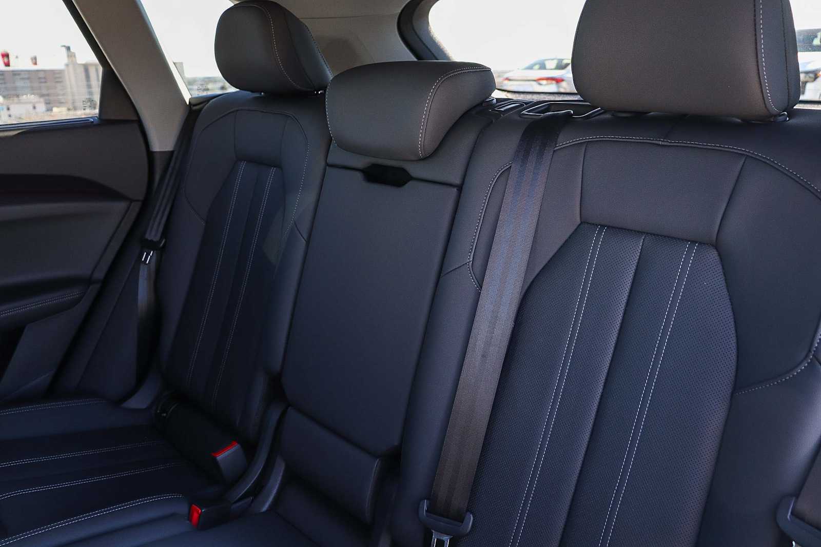 Thumbnail: 2025 Audi Q5 - 23