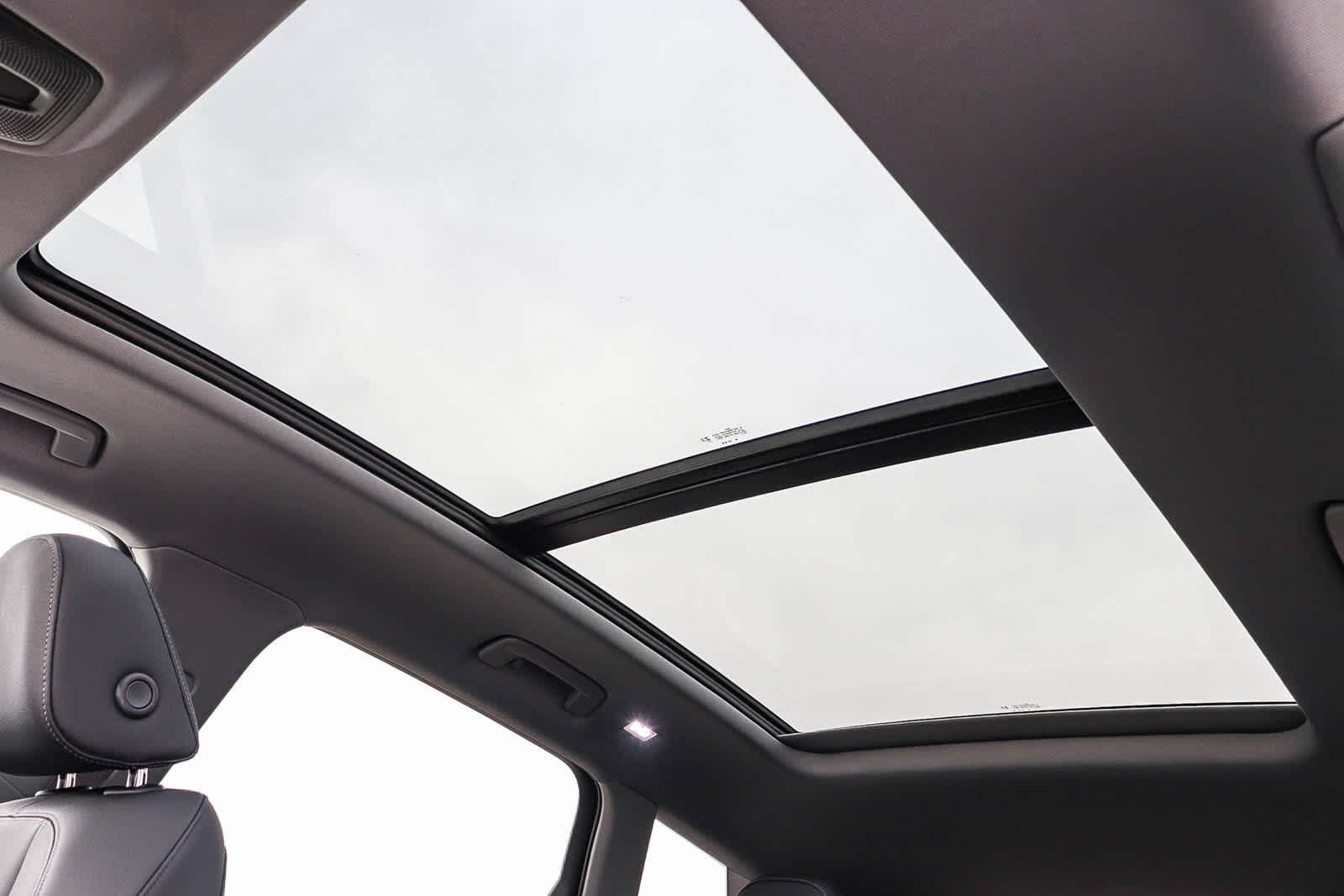 Thumbnail: 2025 Audi Q6 e-tron - 31