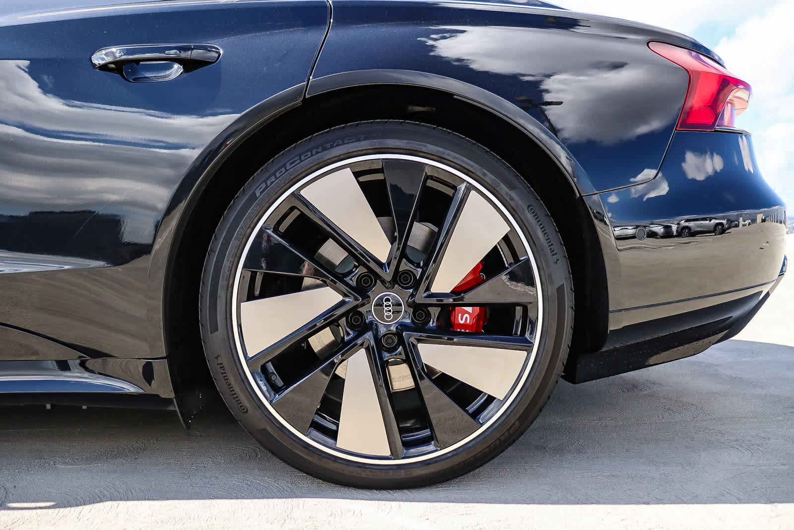 Thumbnail: 2026 Audi e-tron GT - 13