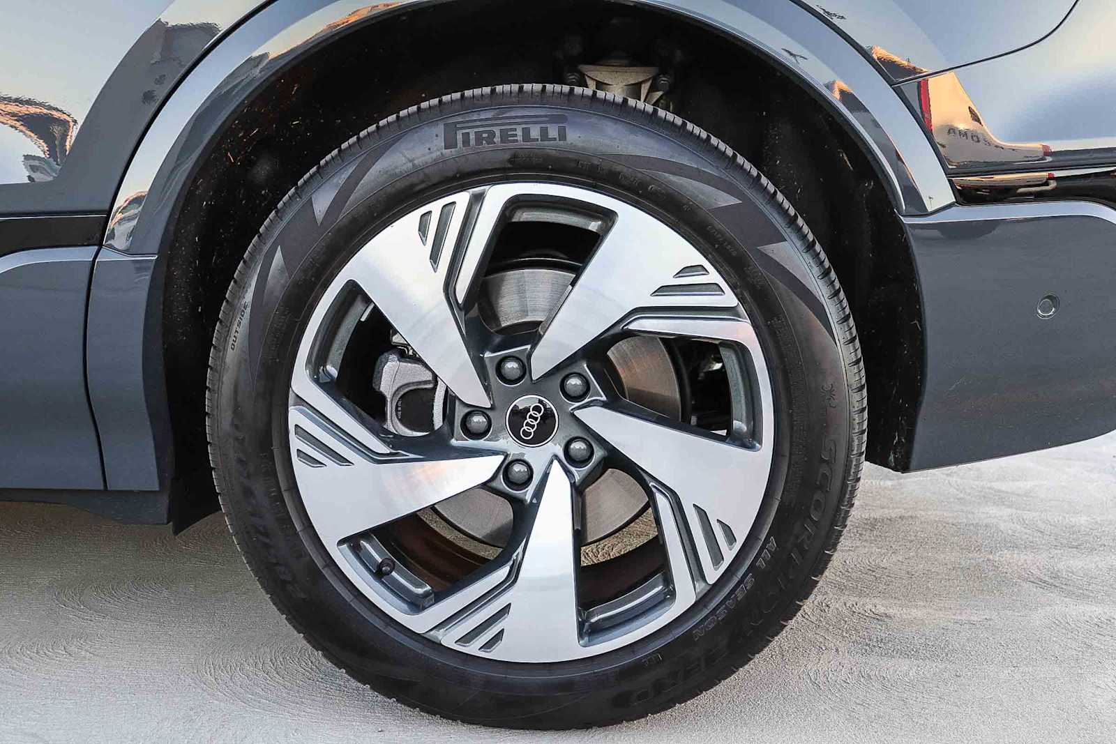 Thumbnail: 2025 Audi Q6 e-tron - 13