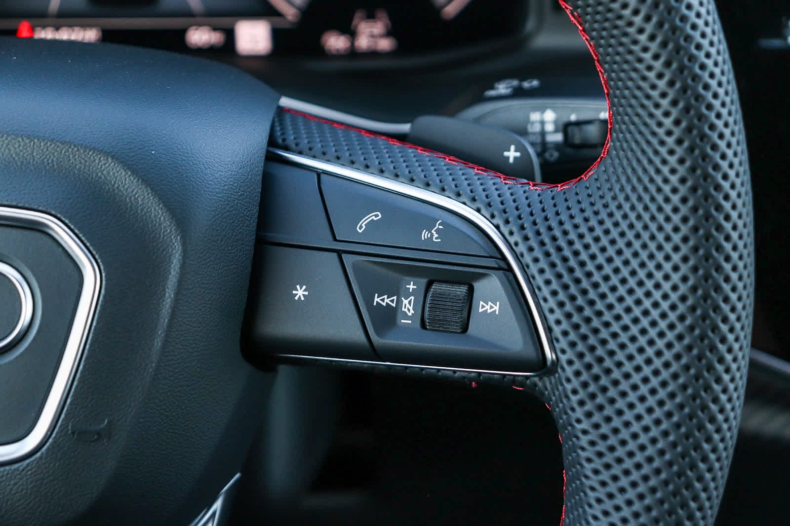 Thumbnail: 2026 Audi Q8 - 21