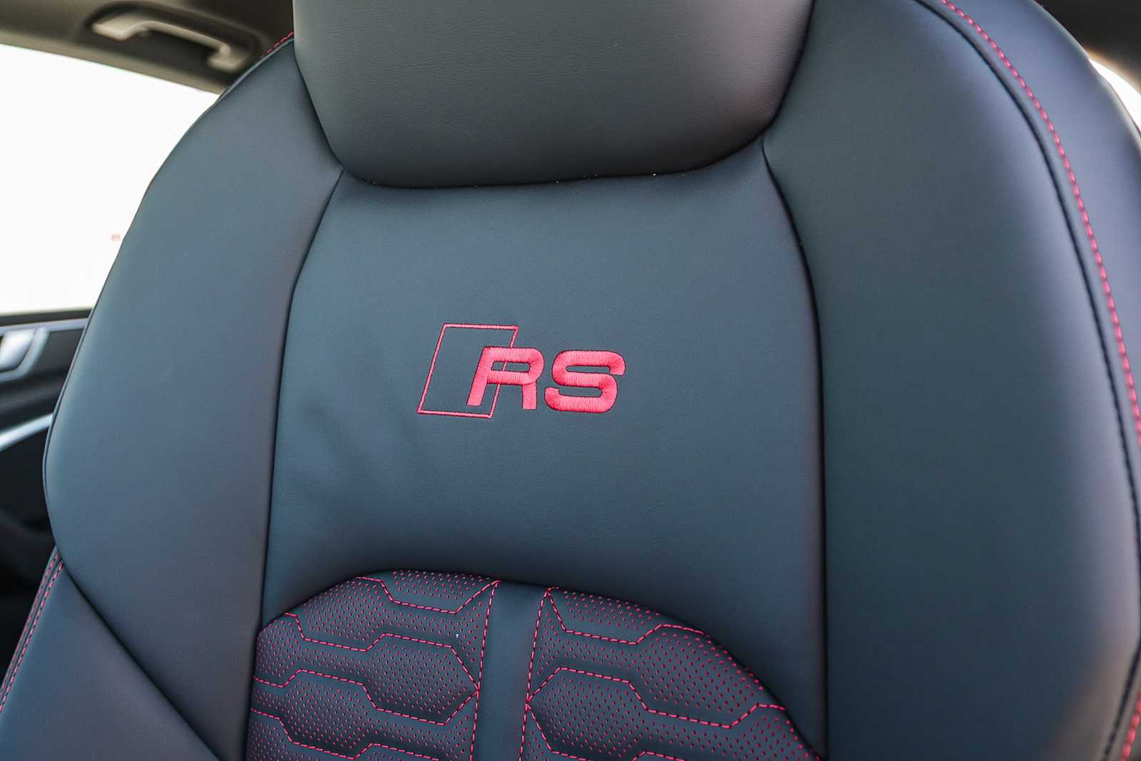 Thumbnail: 2025 Audi RS 7 - 25