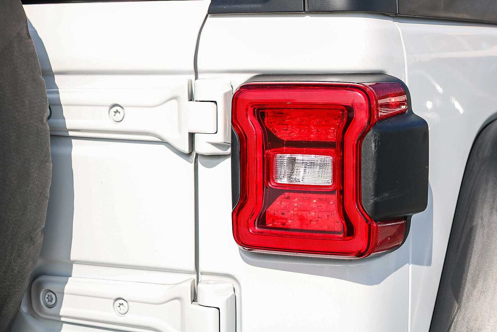 Thumbnail: 2018 Jeep Wrangler - 12