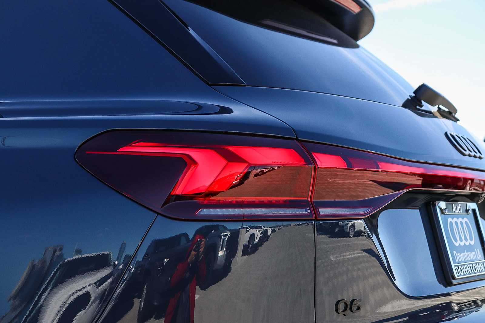 Thumbnail: 2025 Audi Q6 e-tron - 12