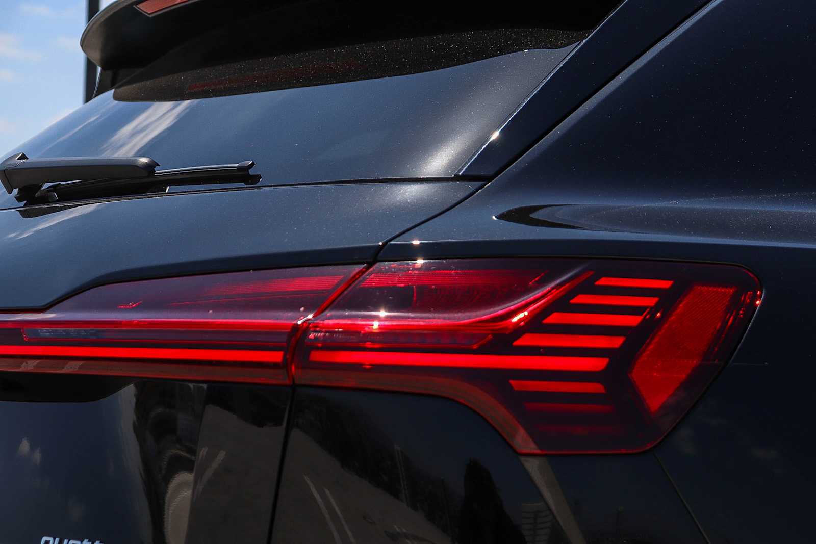 Thumbnail: 2023 Audi e-tron - 10