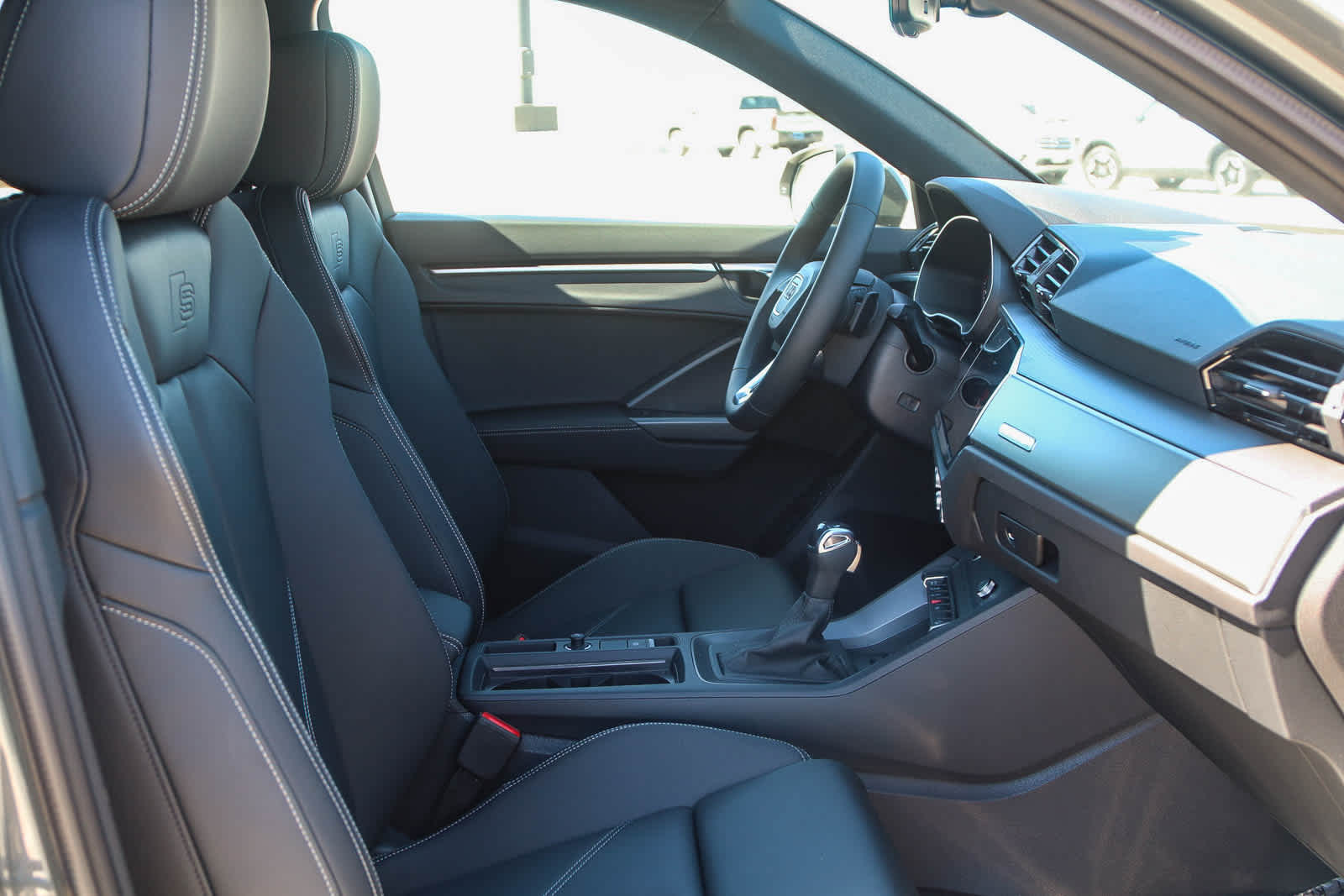 Thumbnail: 2025 Audi Q3 - 25