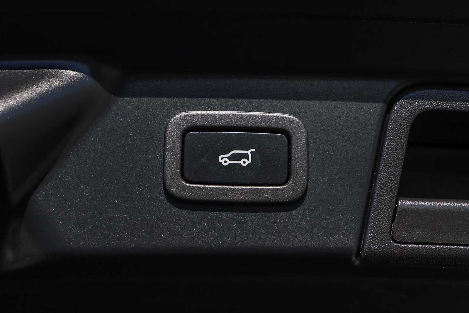 Thumbnail: 2020 Land Rover Range Rover Velar - 37