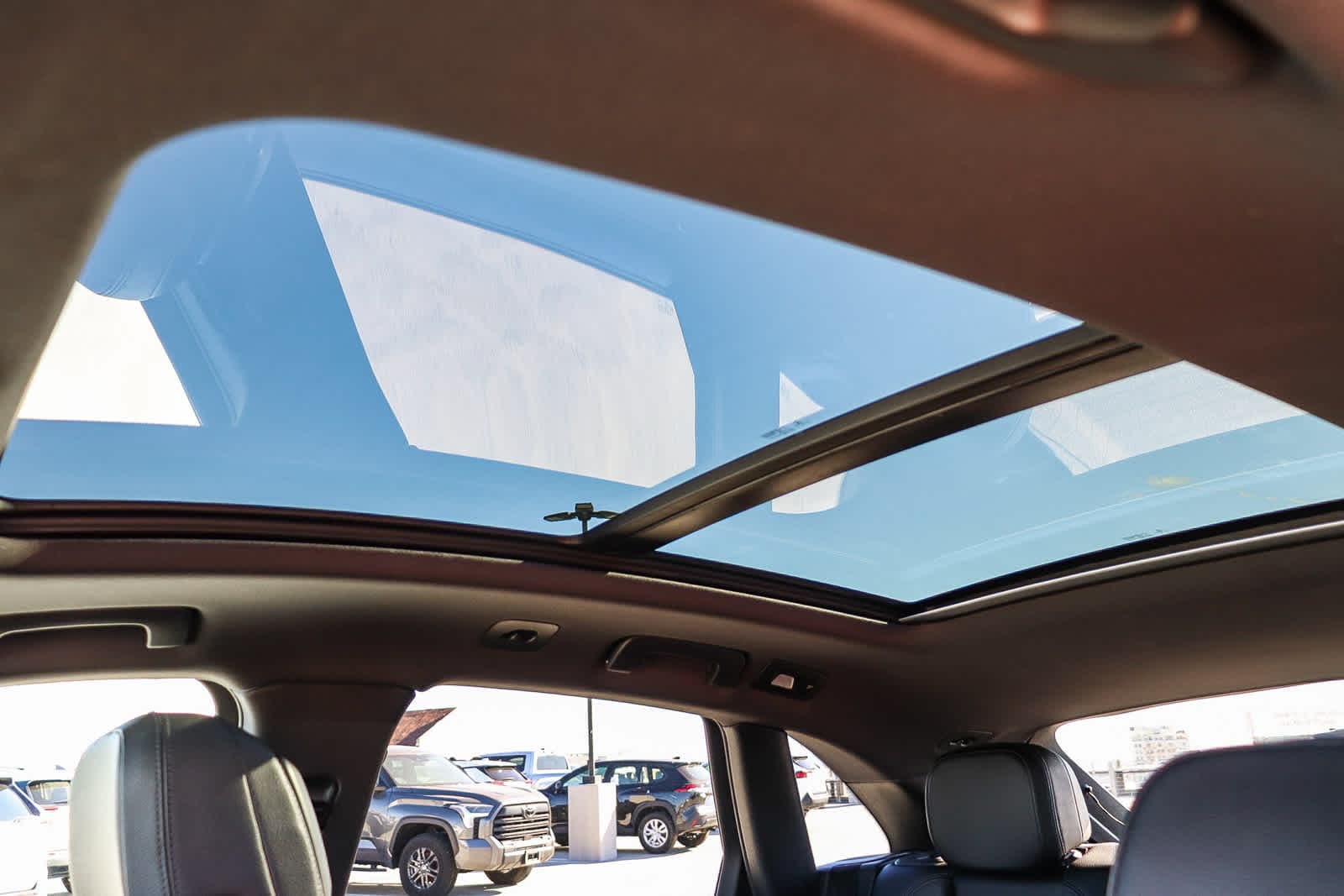 Thumbnail: 2020 Porsche Macan - 34