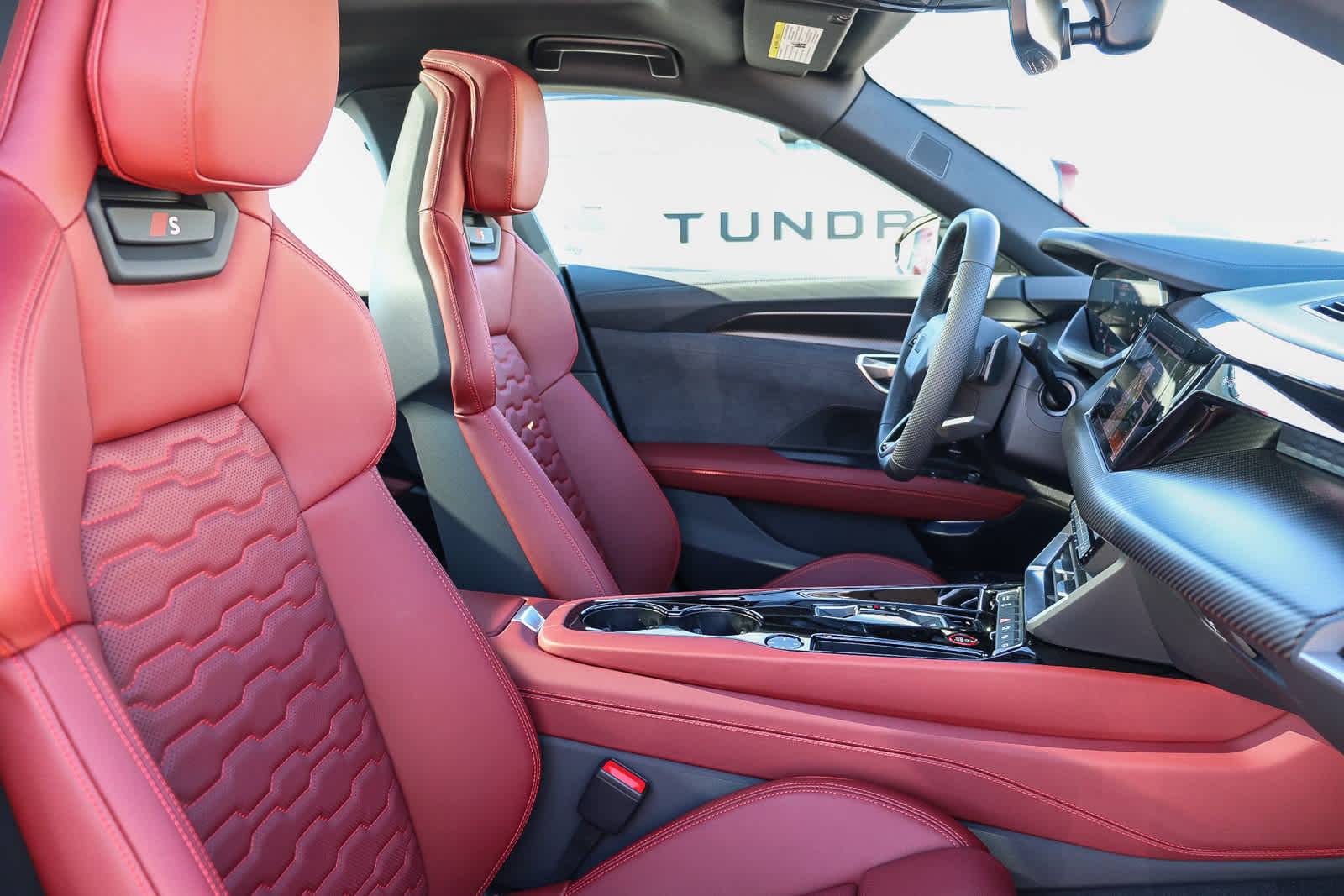 Thumbnail: 2026 Audi e-tron GT - 22