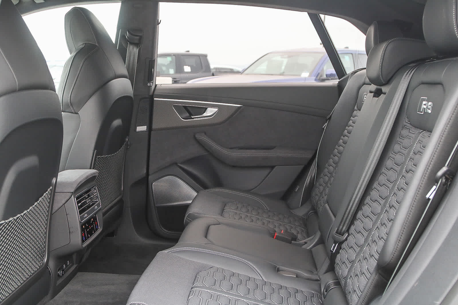 Thumbnail: 2025 Audi RS Q8 - 19