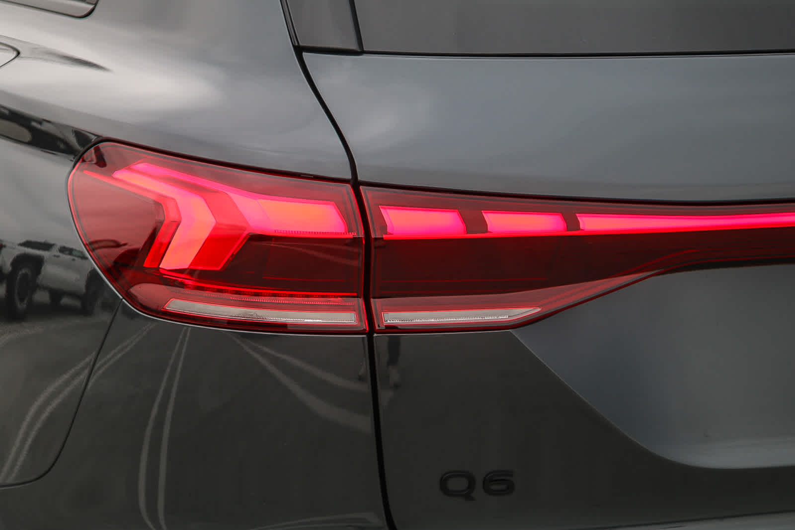Thumbnail: 2025 Audi Q6 e-tron - 9