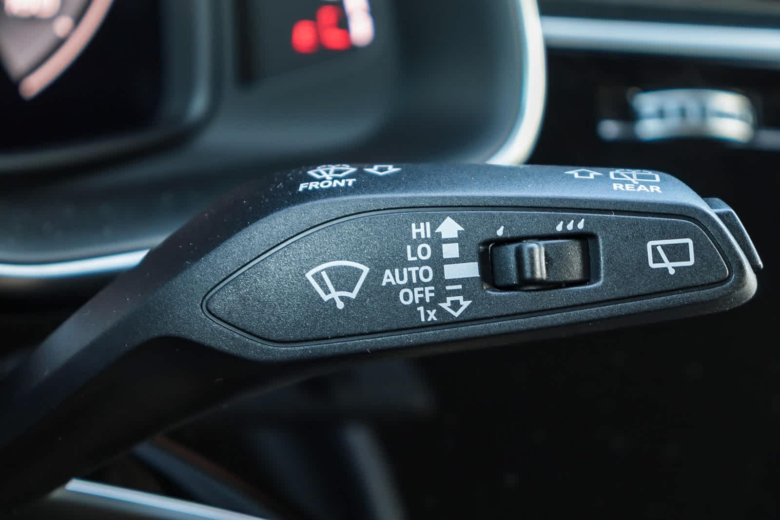 Thumbnail: 2026 Audi Q8 - 33