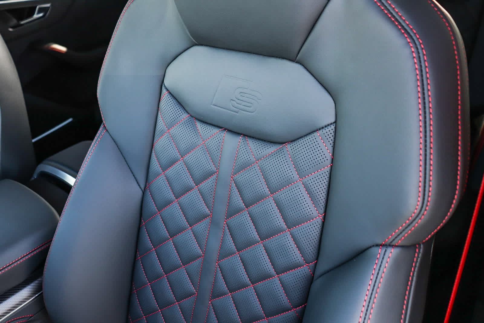 Thumbnail: 2026 Audi Q8 - 38