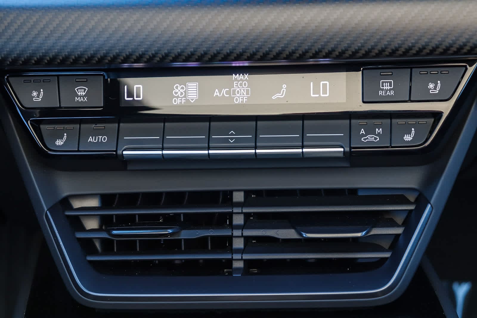 Thumbnail: 2025 Audi RS e-tron GT - 17