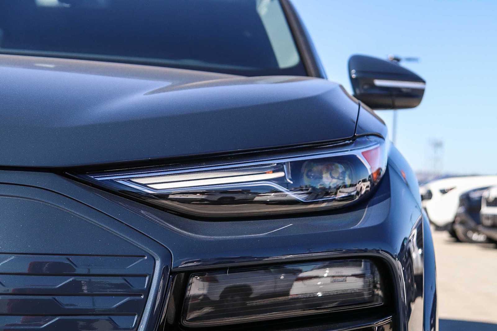 Thumbnail: 2025 Audi Q6 e-tron - 7