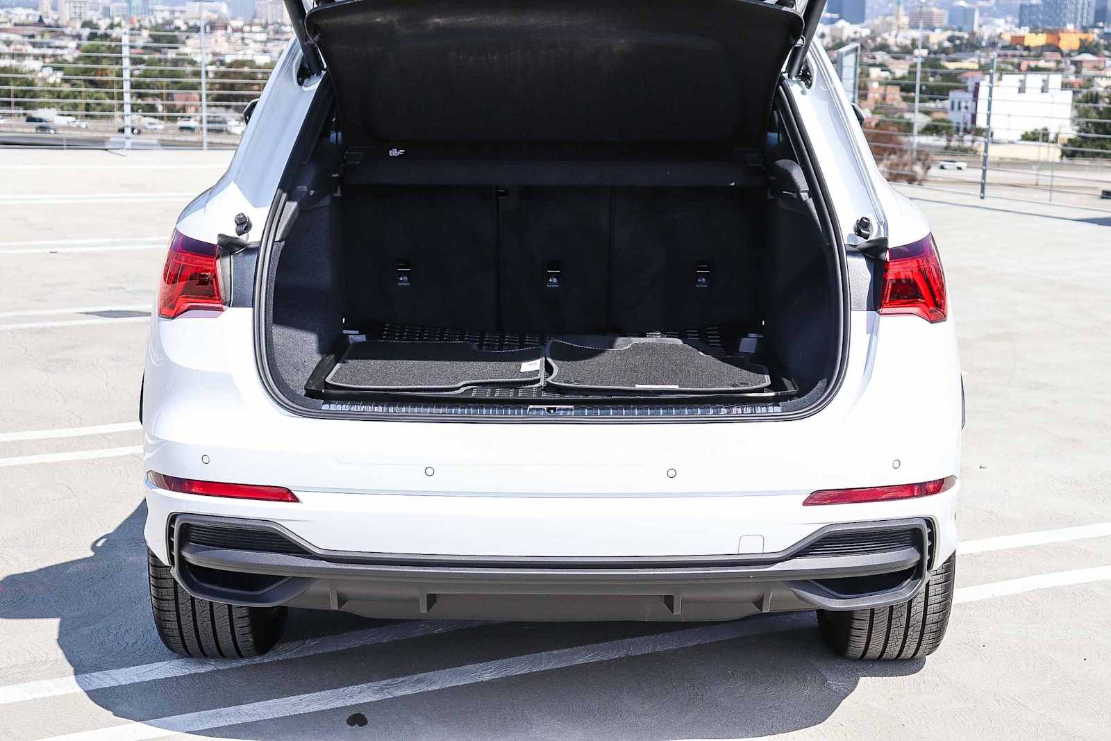 Thumbnail: 2025 Audi Q3 - 37