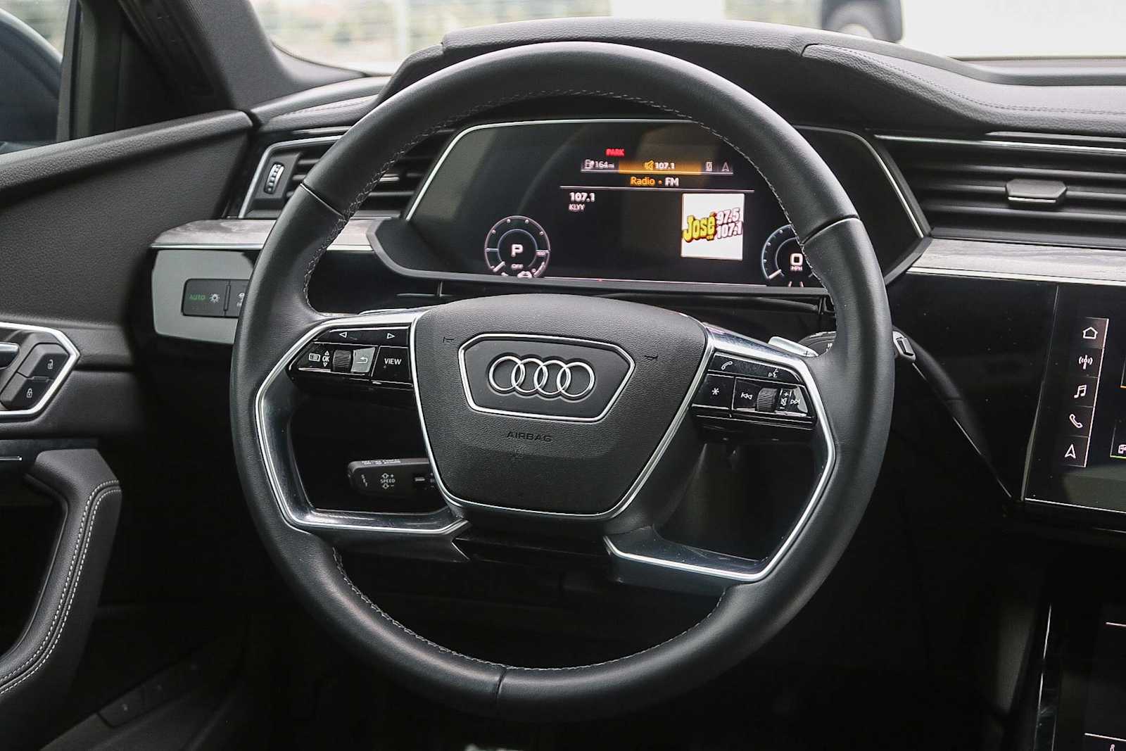 Thumbnail: 2022 Audi e-tron - 16