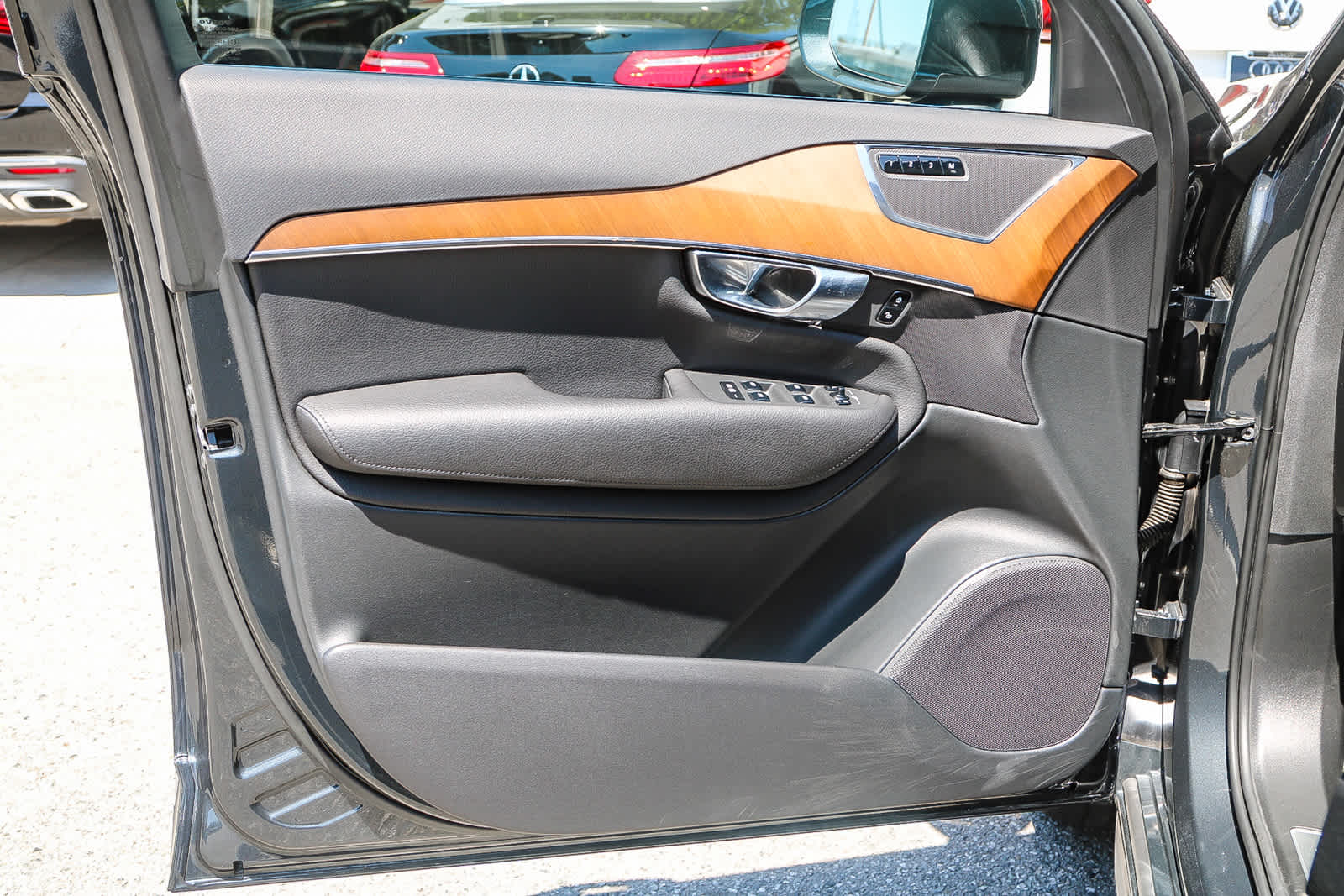 Thumbnail: 2022 Volvo XC90 - 23