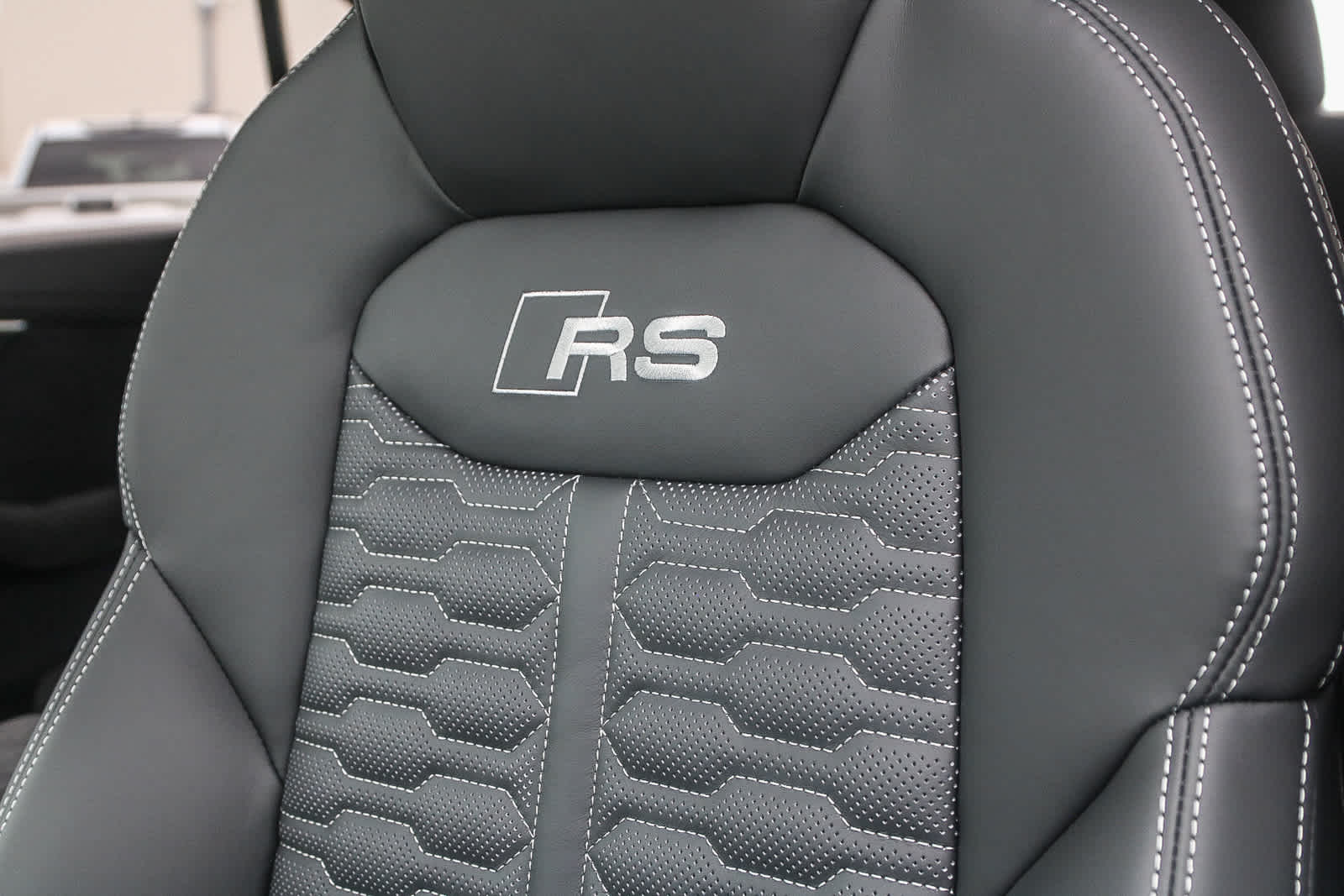 Thumbnail: 2025 Audi RS Q8 - 27