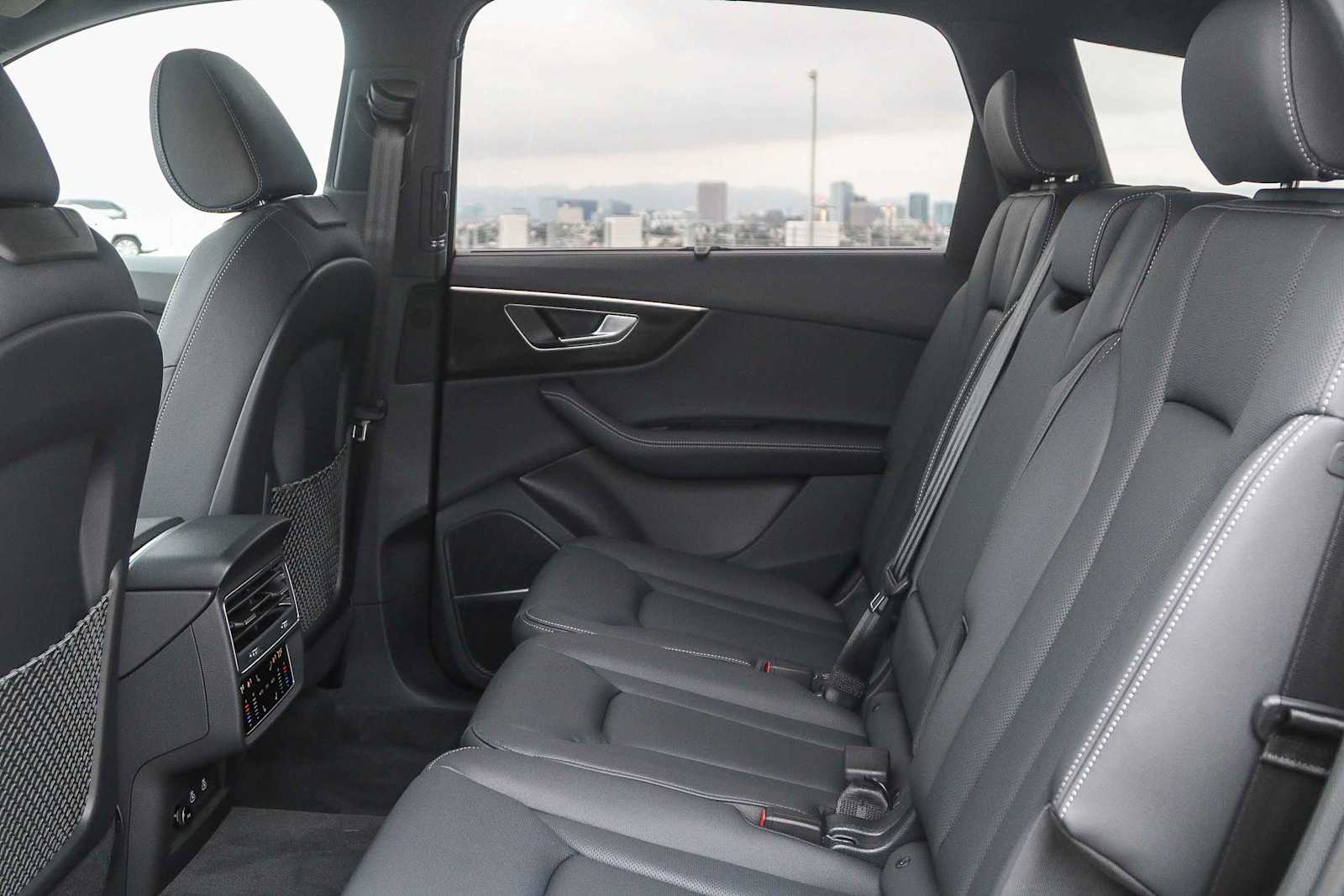 Thumbnail: 2026 Audi Q7 - 26