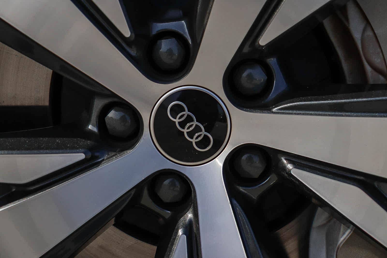 Thumbnail: 2024 Audi Q8 e-tron - 15