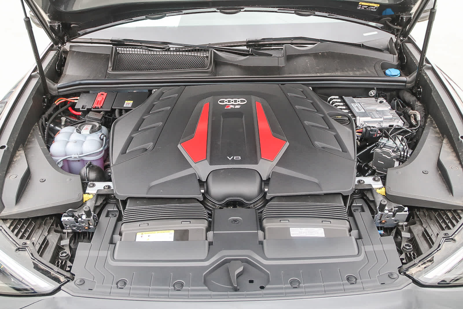Thumbnail: 2025 Audi RS Q8 - 29