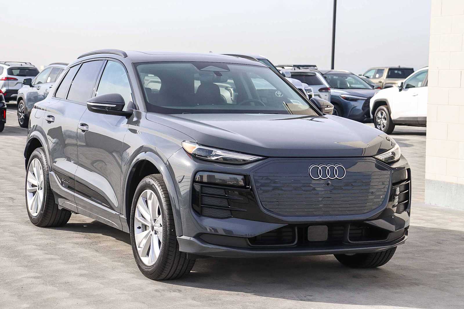 Thumbnail: 2025 Audi Q6 e-tron - 3