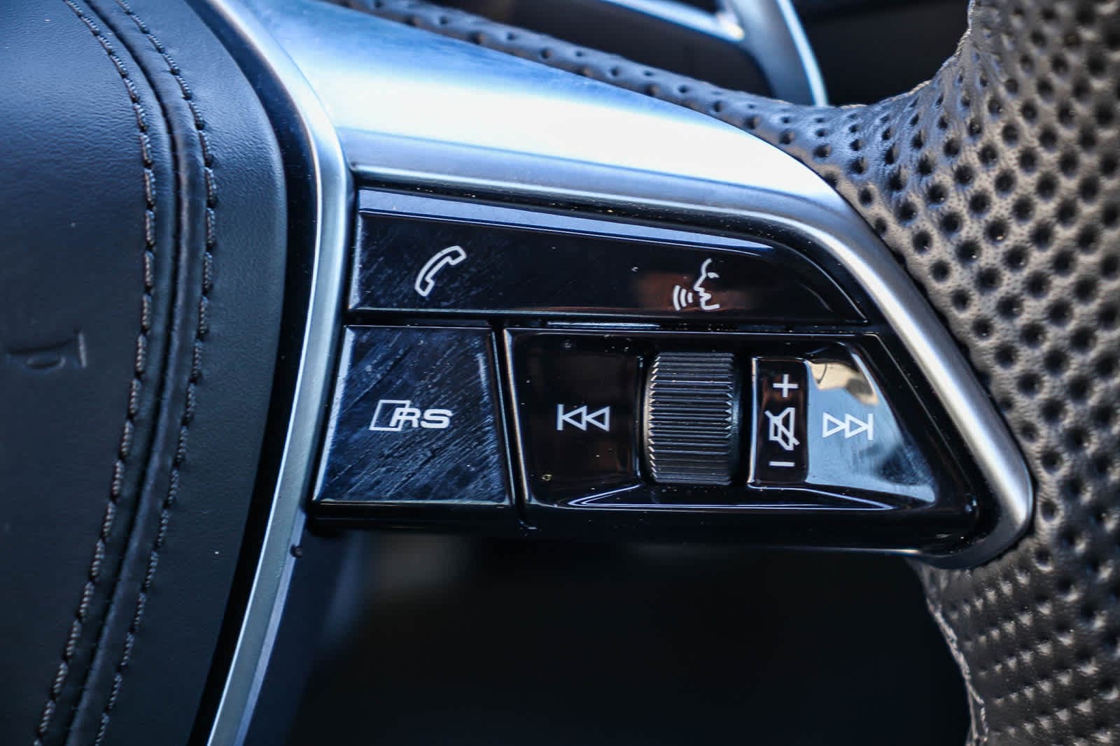 Thumbnail: 2025 Audi RS 6 - 20