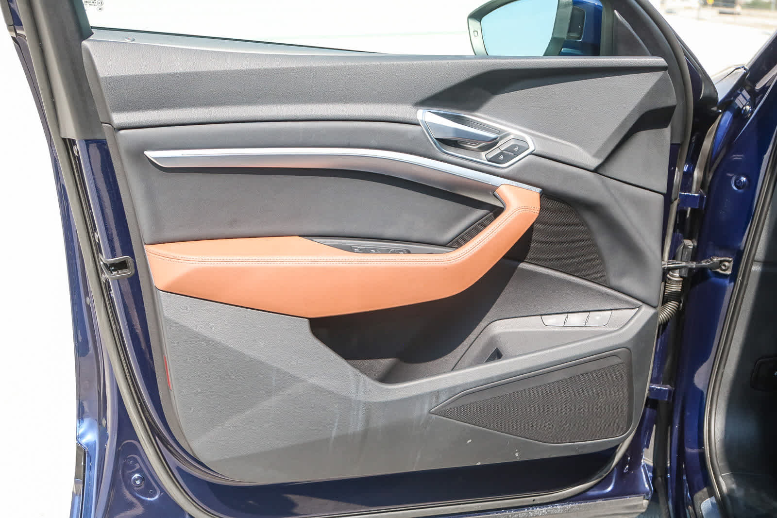 Thumbnail: 2022 Audi e-tron - 24