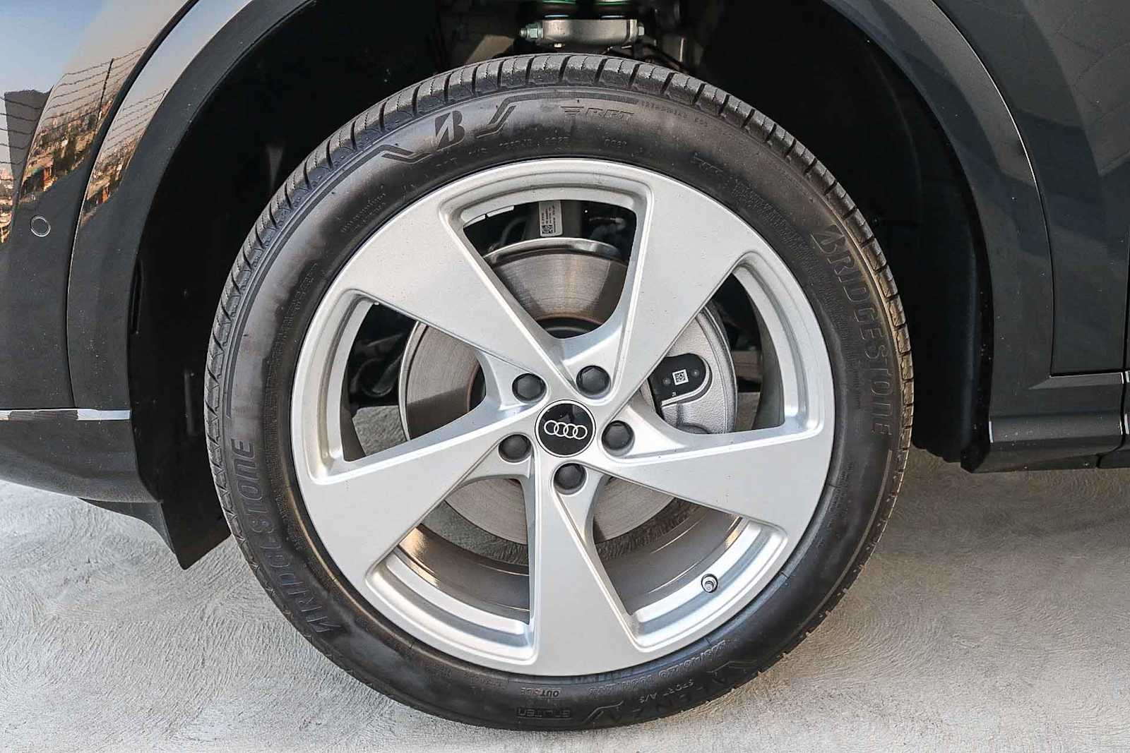 Thumbnail: 2025 Audi Q5 - 13